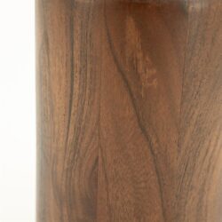 Hoogwaardige houten meubelafwerking van Mokana Meubelen met natuurlijke houtdetails en fijne afwerking voor een warme uitstraling.