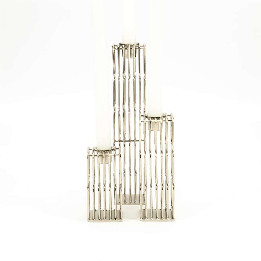 Elegant metalen kaarsenhouder met meerdere rekken, ideaal voor sfeervolle verlichting en interieurdecoratie. Perfect voor thuis of bedrijf, hoogwaardig design en stijlvolle afwerking.