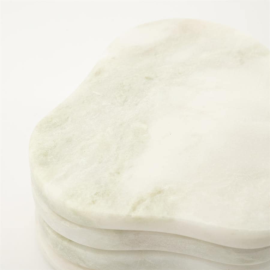 Natuursteen tafelblad op Mokana meubelen pure witte marmersteen kwalitatief design.