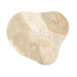 Zachte zandkleurige natuurstenen hartvormige meubelblad voor tafel of decor, handgemaakt, duurzaam en elegant design, perfect voor woonkamer of slaapkamer.