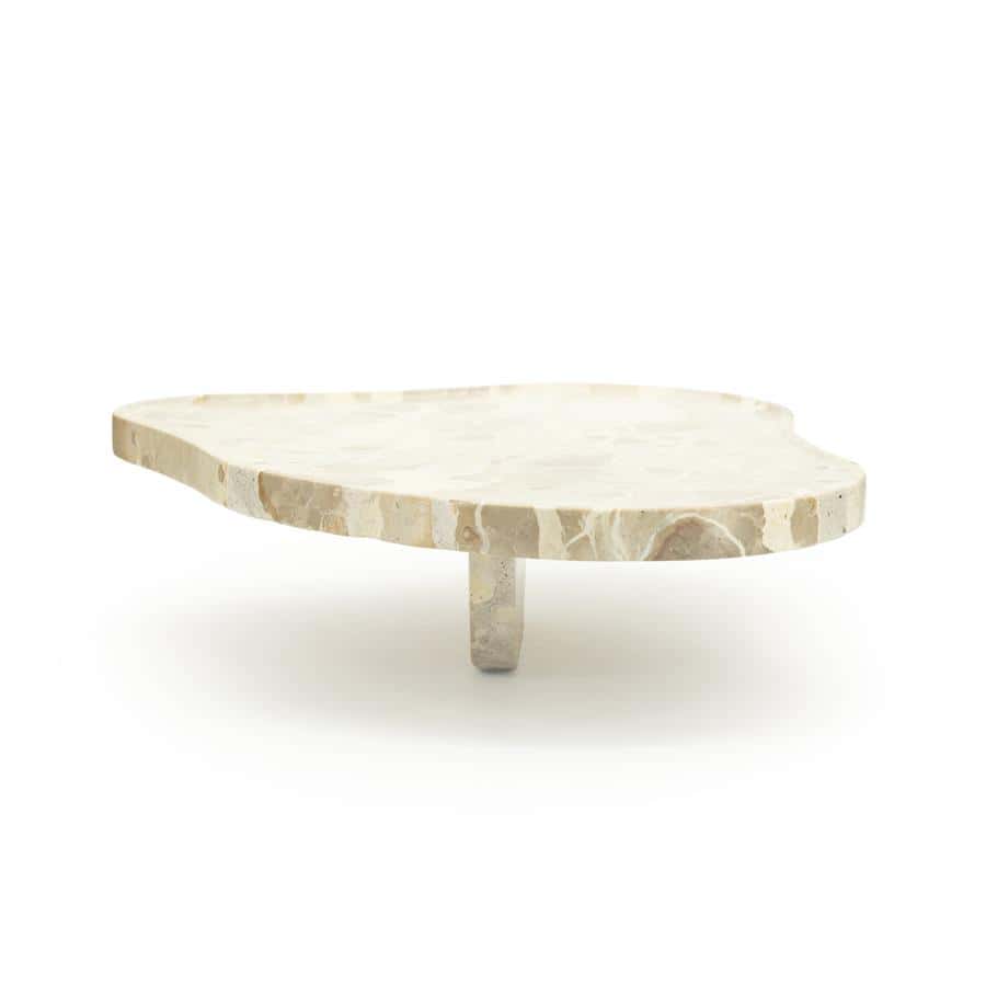 Zwarte marmeren salontafel met rustieke afwerking, modern design, decoratief meubelstuk, luxe woonaccessoire, exclusief bed and breakfast decor, landelijke stijl living, eetkamer of salon meubelen.