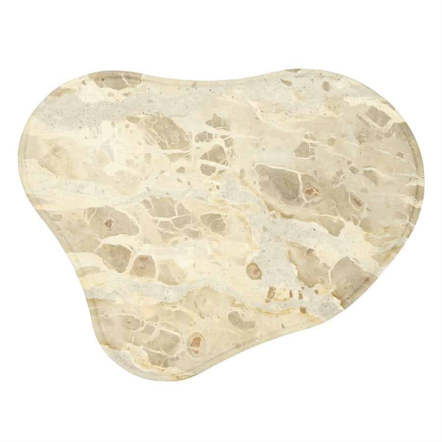 Marmeren hartvormige snijplank, uniek natuursteen, stijlvolle keukenaccessoire, Mokana meubelen, tijdloos design, productie in Nederland.