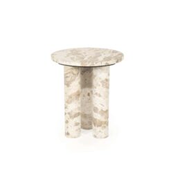 Foto van marmeren bijzettafel met ronde top en dikke cilindrische poten, modern design, stijlvolle meubelstukken voor woonkamer of hal, handgemaakt fineer, woonaccent meubels, Mokana meubelen, elegant en duurzaam.