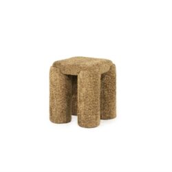 Ronde bijzettafel van gerecycled hout met een natuurlijk afwerkingsdesign, ideaal voor modern en duurzaam interieur.