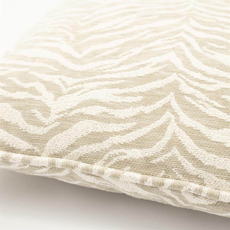 Luxueuze beige gestreepte bank- of fauteuilbekleding met een elegant textuur design. Perfect voor een moderne woonkamer, gemaakt van hoogwaardig stoffen meubelstof.