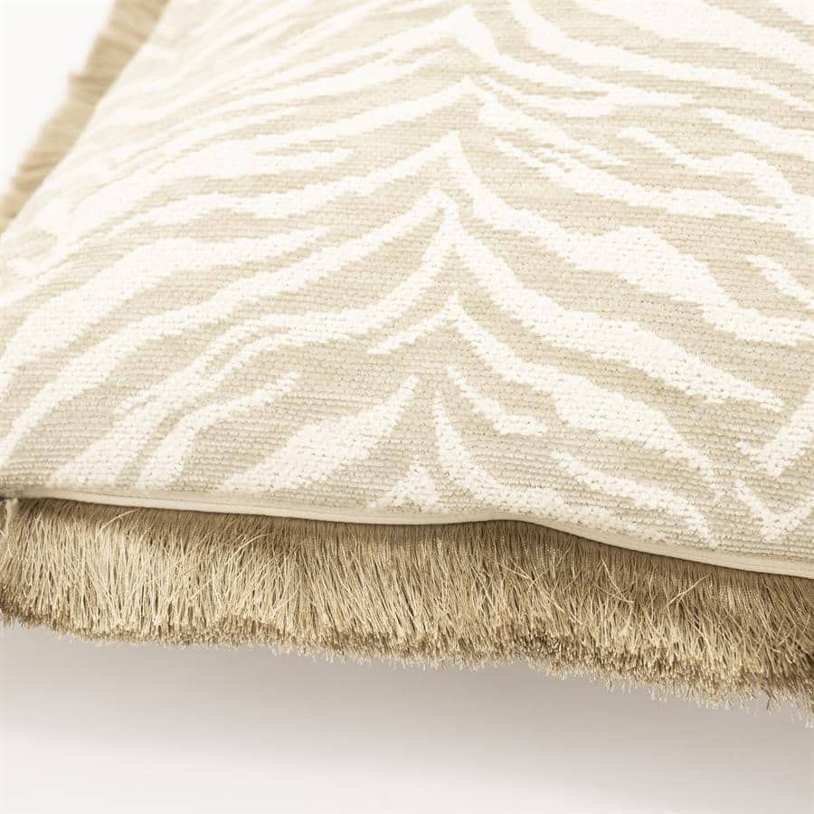 Luxueuze luxe stoffen bank of fauteuil met beige en witte zebra print, perfect voor modern interieurdecoratie en comfort.