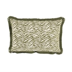 Rustiek kussen met zebra patronen en groene franjes voor woonkamer of slaapkamer.