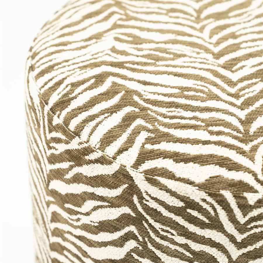 Vloerkleed met zebra print in beige en wit, perfect voor modern interieur, luxe en comfort.