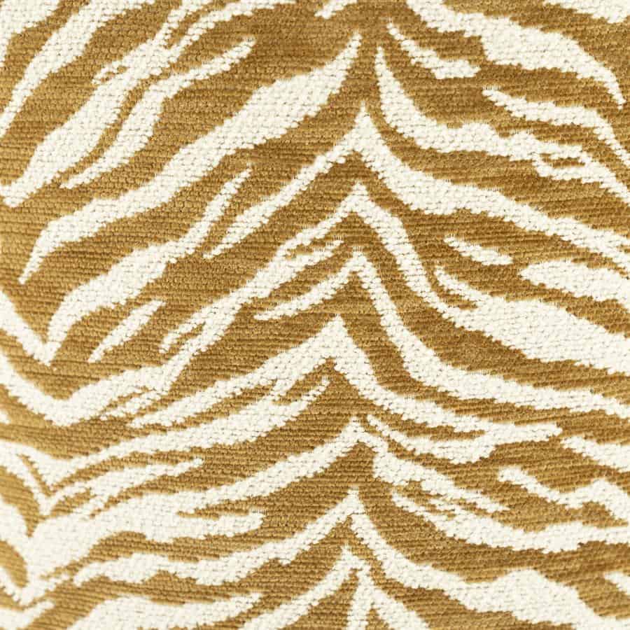 Zebra print tapijt in beige en wit, perfect voor een stijlvolle interieurafwerking.