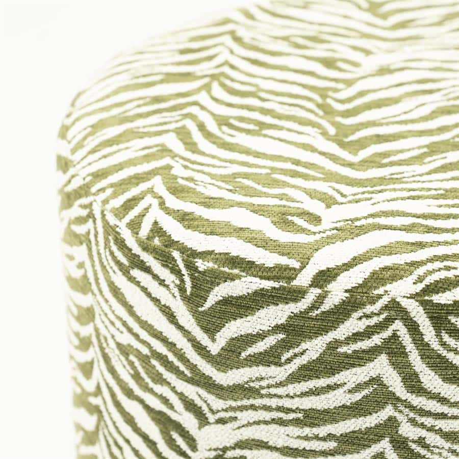 Zebra print meubelstof in groen en wit, perfect voor trendy meubels en accessoires.