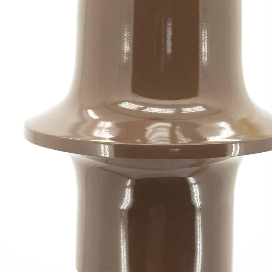 Modern houten stoel poten in taupe kleur met glanzende afwerking, onderdeel van Mokana Meubelen collectie.