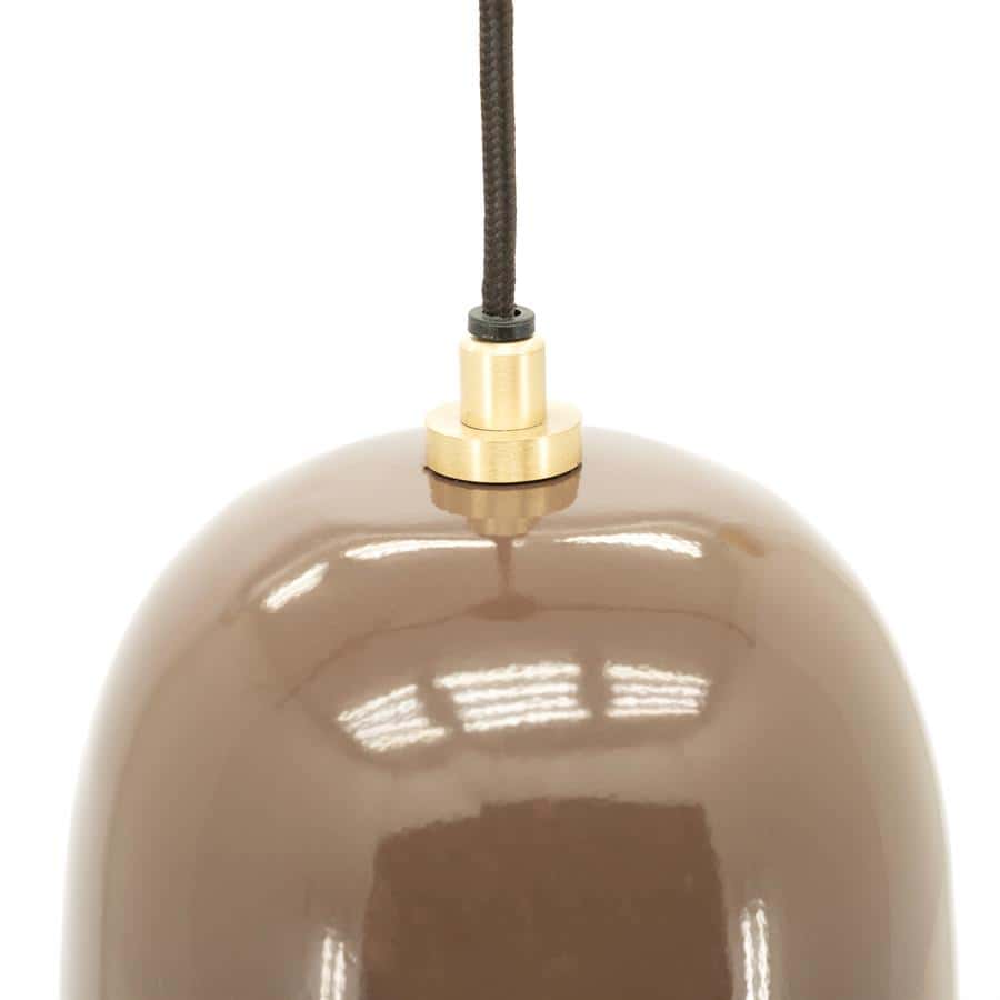 Hangoordekking van een modern design plafondlamp met bruin keramisch afwerking en zwarte snoer, perfect voor stijlvolle woningen.