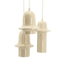 Stijlvolle moderne hanglamp van Mokana Meubelen in een elegante beige kleur, perfect voor een eigentijdse interieurstijl.