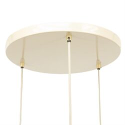 Eettafelatuur met witte plafondlamp, moderne verlichting voor eetkamers, stijlvolle designlamp, hanglamp met goudaccenten, duurzame woonaccessoire van Mokana Meubelen.