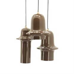 Blauwe design hanglamp, modern decor, eye-catching verlichting bij Mokana Meubelen.