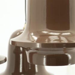 Aanrechtblad van prachtige glanzende bruin getextureerde houtfineermogelijkheden.