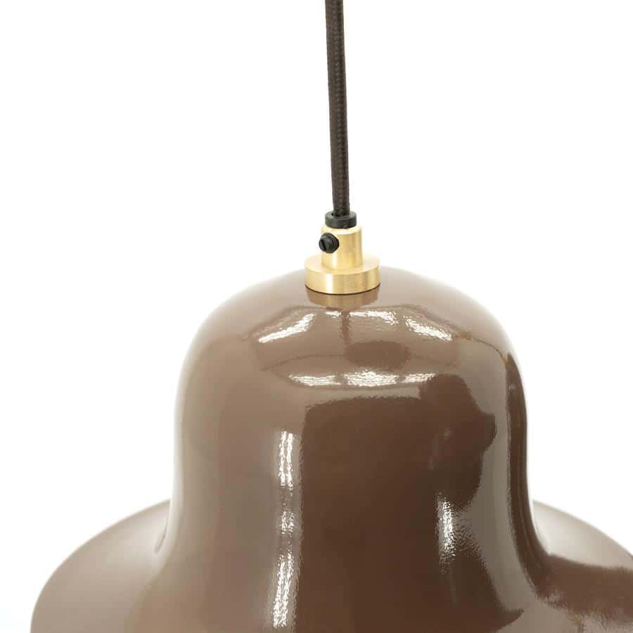 Gereserveerde schitterende plafondlamp met een bruin gelakt metalen afwerking en elegante gouden details, perfect voor een moderne en stijlvolle interieurdecoratie.