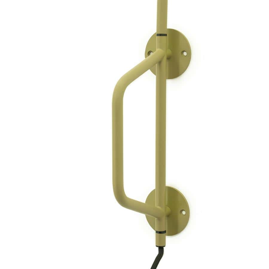 Handgreep met muurbevestiging, modern en functioneel design voor meubels en assistentie, in een zachte groene kleur.