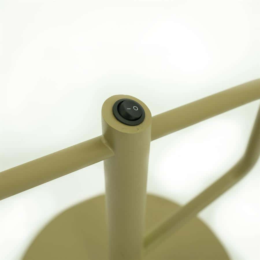 Minimalistisch lampenvoet met dimmerknop voor stijlvolle verlichting, ontworpen met moderne en strakke lijnen voor een elegant interieur.