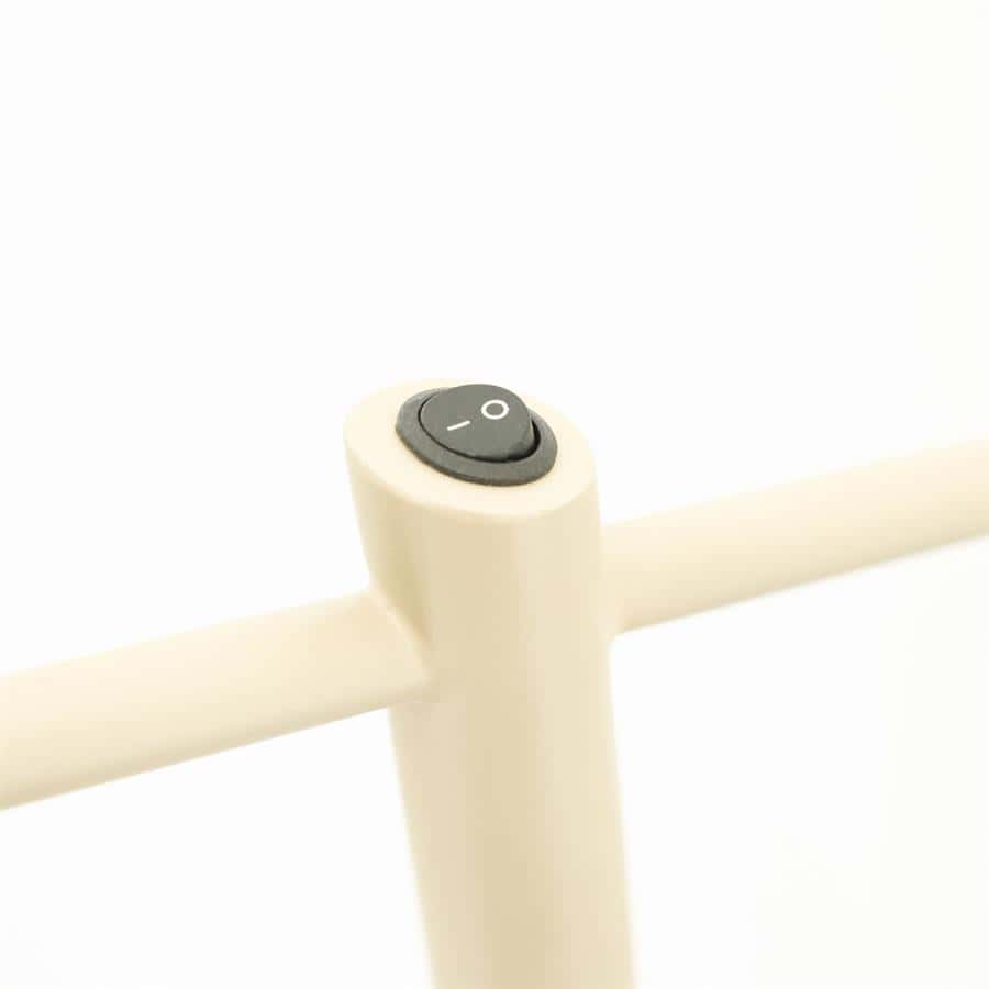 - Kleine witte tafel met draaiknop voor verstelbaarheid, modern meubelontwerp.