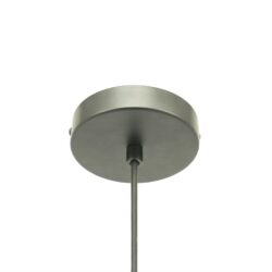 Overspanning plafondlamp met metalen afwerking voor modern interieur, ideaal voor eetkamers en woonkamers.
