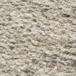 Zeepharige stoffen met textuur en natuurlijke tinten, passend bij modern en rustiek interieur, perfect voor meubelbekleding en vloerbedekking.