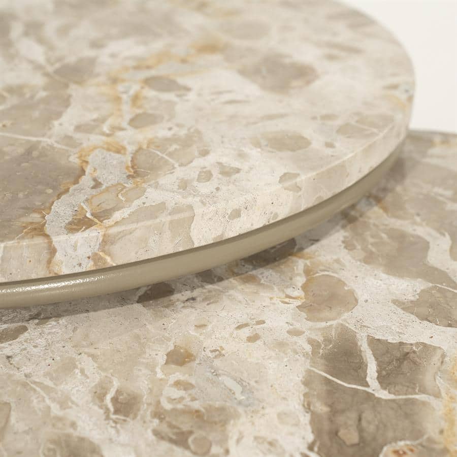 Gedenkplaat, marmeren tafelblad, passende meubelaccessoire, luxe uitstraling, hoge kwaliteit, Mokana Meubelen, modern design, natuurlijke tinten, elegant interieur, maatwerk meubelen.