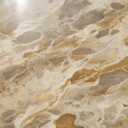 Zwart/wit marmerlook keramische tegels met natuurlijke steenpatroon.