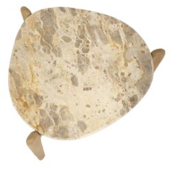 Natuurlijke marmeren bijzettafel met houten poten, elegant en stijlvol woonaccessoire.