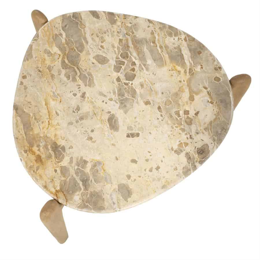 Natuurlijke marmeren bijzettafel met houten poten, elegant en stijlvol woonaccessoire.