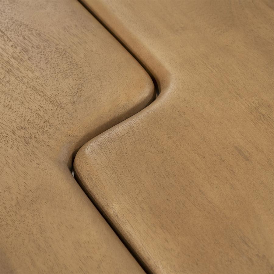 Agespelde houten meubelrand, moderne houten afwerking en details, in hoogdetail, natuurhout, vakmanschap, meubelontwerp, Mokana Meubelen, kwaliteitshoutmeubel, elegant design, houten meubelstuk, houtbewerking, natuurlijke houtstructuur, houten tafelrand, meubelconcept, ambachtelijke meubelmakerij, duurzame houten meubels, moderne designmeubels.