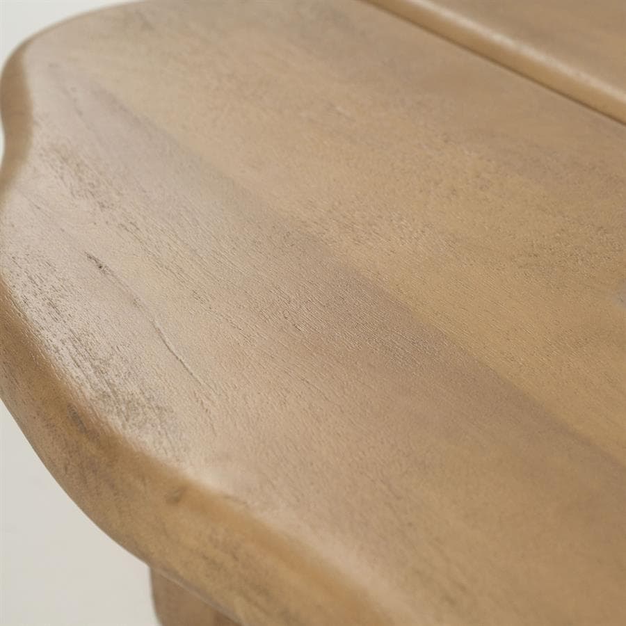 Eikenhouten tafelblad met gladde afwerking en natuurlijke houtstructuur, ideaal voor moderne en klassieke woonkamers. Perfecte keuze voor kwaliteit en stijl in jouw interieur.