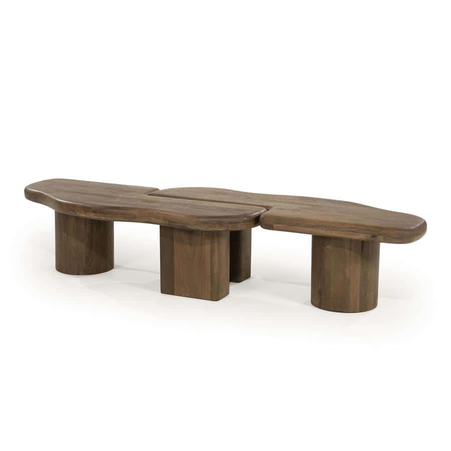 Robuuste houten salontafel met organisch gevormd blad en natuurlijke uitstraling. Perfect voor een moderne en stijlvolle woonkamer, handgemaakt van hoogwaardig hardhout.