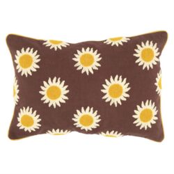 Geweven kussensloop met bloemenprint, ideaal voor woonkamer of slaapkamer, in warme aardetinten en kleurrijk ontwerp, gemaakt door Mokana Meubelen voor een gezellige sfeer.