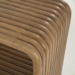 Massief houten meubeldesign met afgeronde randen, Scandinavisch geïnspireerd, hoogwaardige afwerking, duurzame materialen, modern en natuurlijk uitstraling, perfect voor stijlvolle interieurs - Mokana Meubelen.