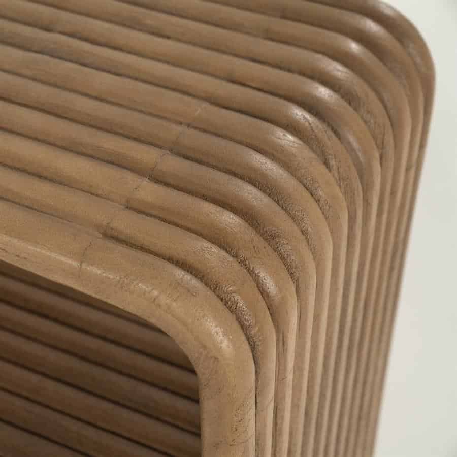 Massief houten meubeldesign met afgeronde randen, Scandinavisch geïnspireerd, hoogwaardige afwerking, duurzame materialen, modern en natuurlijk uitstraling, perfect voor stijlvolle interieurs - Mokana Meubelen.