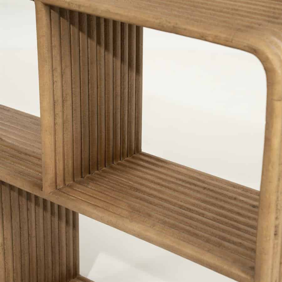 Massief eiken houten kast met geribbelde planken en open vakken, handgemaakt meubel voor woonkamer en kantoor, moderne en landelijke uitstraling, hoogwaardige afwerking, Mokana Meubelen.nl.