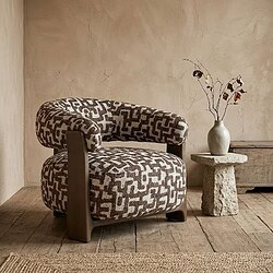 Luxe fauteuil Bocks met geometrisch patroon in notenhout, perfect voor een stijlvolle woonkamer.