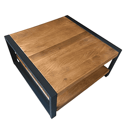 Elegante houten salontafel met zwart metalen frame, modern en functioneel ontwerp. Perfect voor elke woonkamer, combineert stijl en praktische opbergruimte.