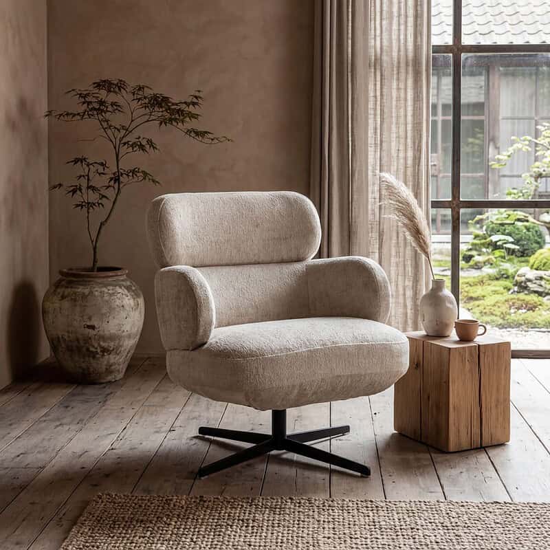 Zacht en comfortabel fauteuil Rana met een modern design, perfect voor een gezellige zithoek. Gemaakt van hoogwaardige materialen, ideaal voor een stijlvolle en ontspannen interieur.