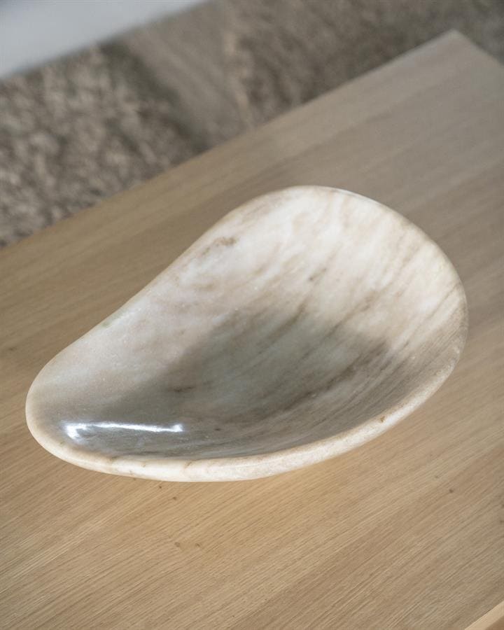 Marmeren decoratief schaaltje, elegant en natuurgetrouw, perfect voor interieurbijzet, stijlvol design, Mokana meubelen.