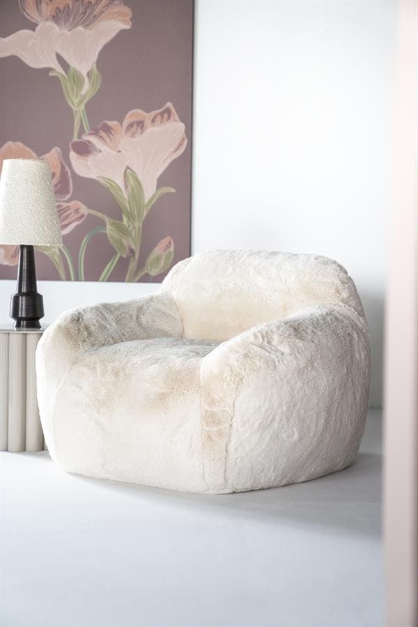 Luxe witte hoornvormige fauteuil van Mokana Meubelen, perfect voor een modern en comfortabel interieur.