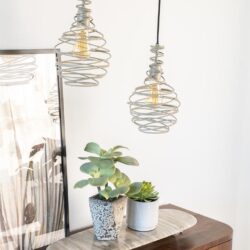 Flatware-maten lampen design hout planten interieur decor moderne sfeer sfeerbeeld.