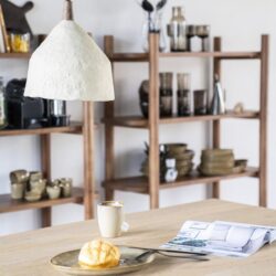 - Ontwerp van hout en natuurlijke materialen, moderne meubelstijl bij Mokana Meubelen voor duurzame en stijlvolle woonoplossingen.