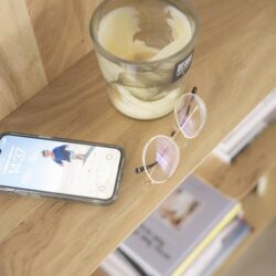 Stilte, rust en natuurlijke warmte met Mokana meubelen in modern houten design.