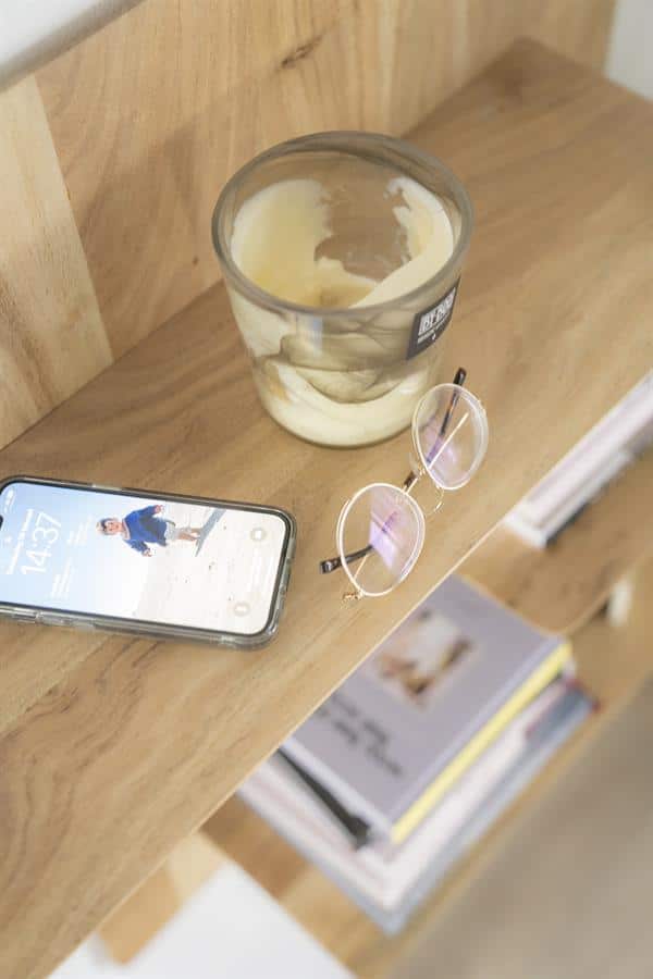 Elegante houten meubelen van Mokana Meubelen, perfect voor een stijlvolle en gezellige woonruimte. Ontdek onze maatwerk oplossingen voor elke interieurstijl.