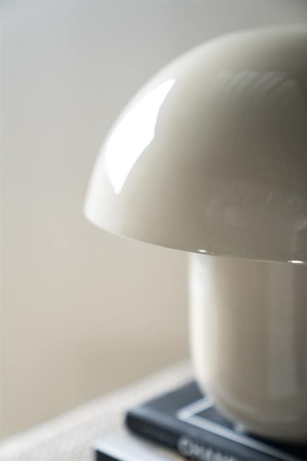 Minimalistische witte tafellamp voor modern interieur | Mokana Meubelen.