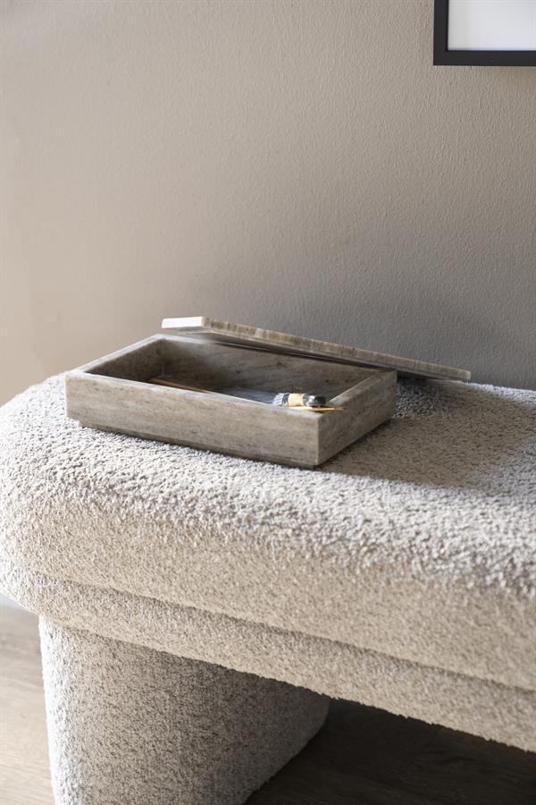 Rustieke houten vierkante kist met deksel, decoratief meubelstuk, Mokana Meubelen, elegant houten opbergdoos, landelijke houten box, nostalgisch meubelaccessoire, ambachtelijk houten design, stijlvolle houten decoratie.