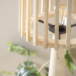 Houten LED tafellamp met uniek design, ideal voor modern interieur en duurzame woonstijl. Perfect als sfeerverlichting voor woonkamer, slaapkamer of kantoor.