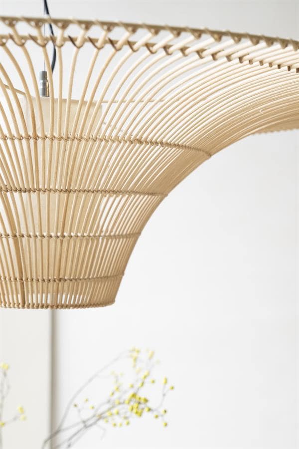 Geweven houten hanglamp, moderne design verlichting, natuurlijke sfeerverlichting, Scandinavisch interieur, Mokana meubelen.